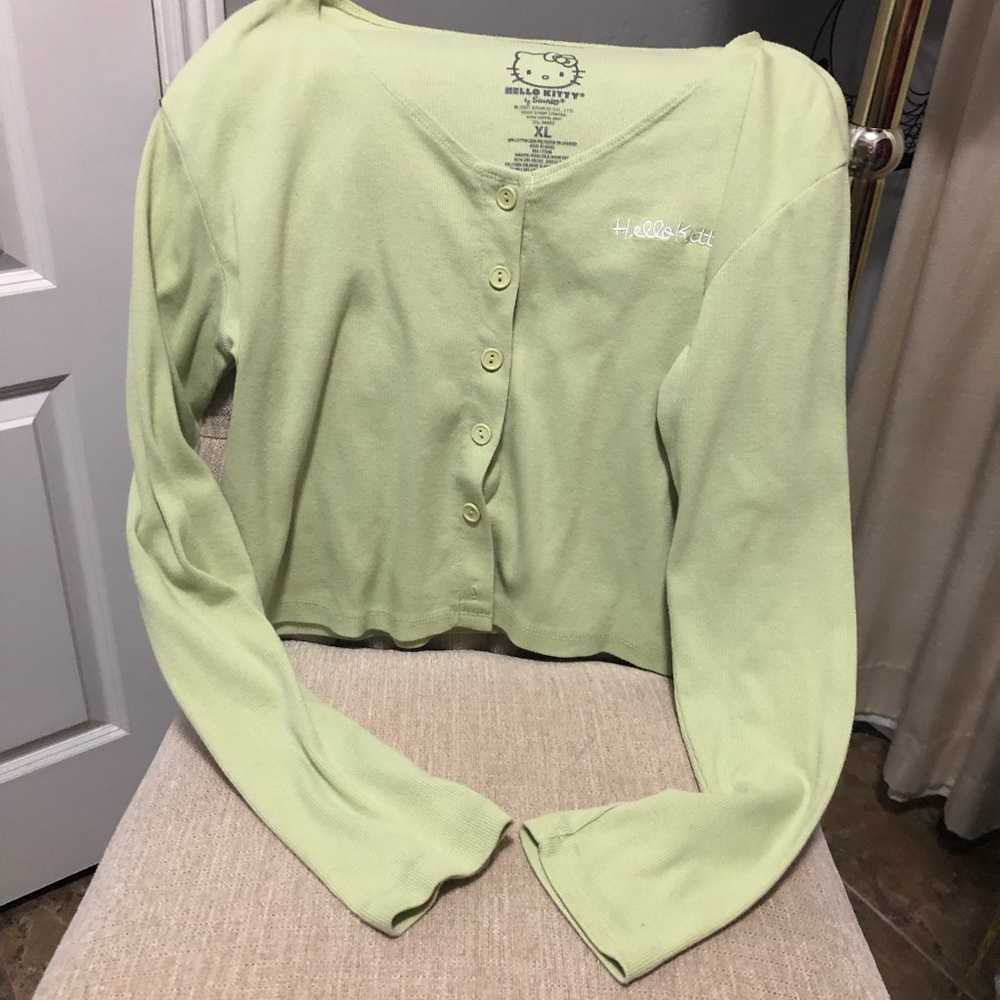 Hello Kitty by Sanrio. Size XL woman’s Green longsleeved T-shirt cropped